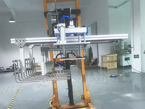 袋子單側(cè)抓齒碼垛夾具