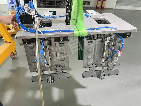 鋰電池組機(jī)器人夾具